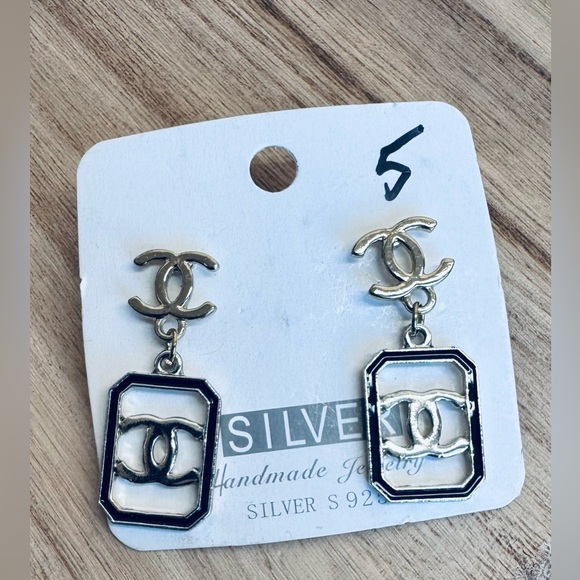 FASHION EARRINGS - Picture 2 of 2